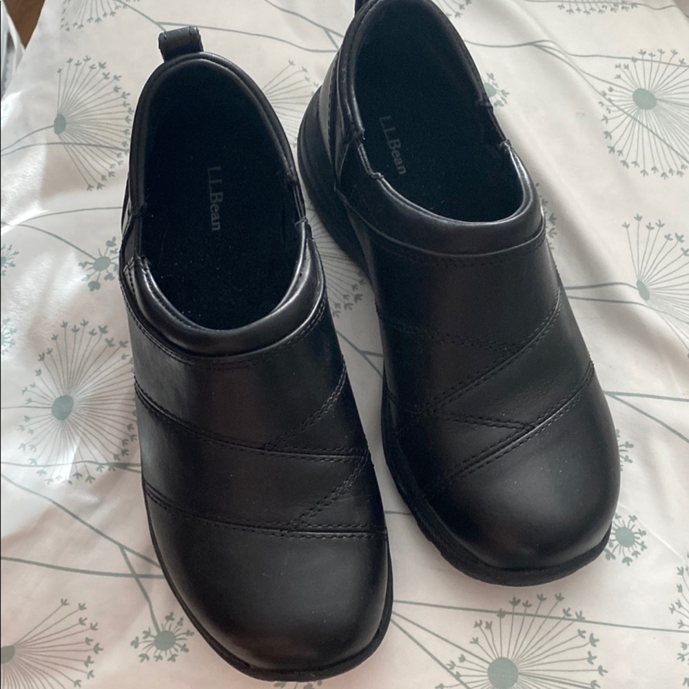 New women’s L.L. Bean Classic Black Leather Slip-Ons  wedge clogs 7 W